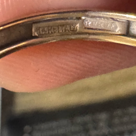 14 KARAT Elegant Gold and Silver Intertwined Ring TRI COLOR stacking ring. - Picture 7 of 7